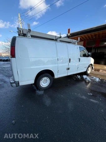 2002 Chevrolet Express G2500 Cargo Van 135.0" WB - miniatura 6