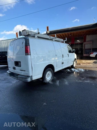 2002 Chevrolet Express G2500 Cargo Van 135.0" WB - miniatura 7