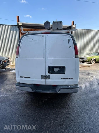 2002 Chevrolet Express G2500 Cargo Van 135.0" WB - miniatura 8
