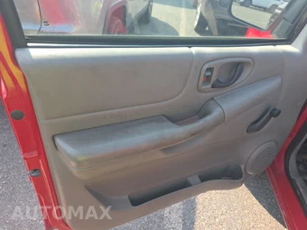2002 Chevrolet S-10 Base Extended Cab Medium Bed 1SB w/Rear LH Door - miniatura 9