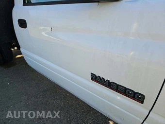 2002 Dodge Ram 3500 Cab Chassis Regular Cab DRW – miniatura 2