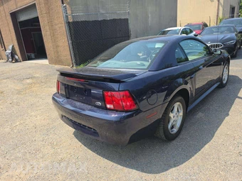 2002 Ford Mustang Premium Coupe – miniatura 3