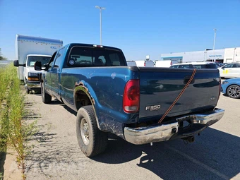 2002 Ford Super Duty F-350 XLT Crew Cab Medium Bed - miniatura 2