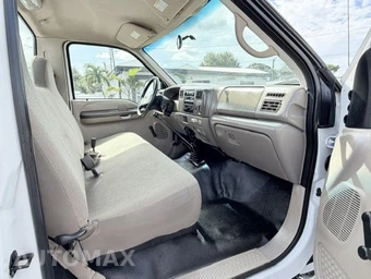 2002 Ford Super Duty F-450 Cab Chassis XL Regular Cab DRW - miniatura 14