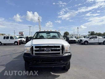 2002 Ford Super Duty F-450 Cab Chassis XL Regular Cab DRW - miniatura 2
