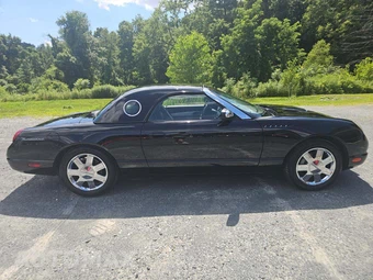 2002 Ford Thunderbird Deluxe w/Removable Top – miniatura 3