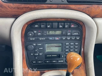 2002 Jaguar XJR - miniatura 26