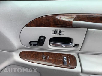 2002 Lincoln Town Car Signature - miniatura 27
