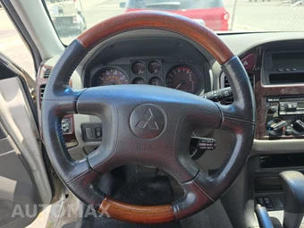 2002 Mitsubishi Montero Limited – miniatura 10