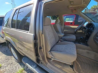 2002 Nissan Pathfinder SE - miniatura 18