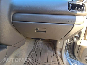 2002 Nissan Pathfinder SE - miniatura 19