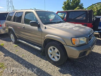 2002 Nissan Pathfinder SE - miniatura 4