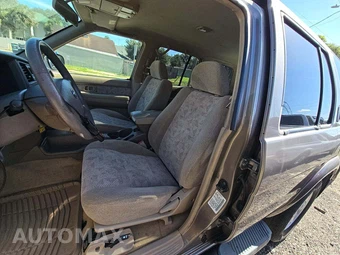 2002 Nissan Pathfinder SE - miniatura 6