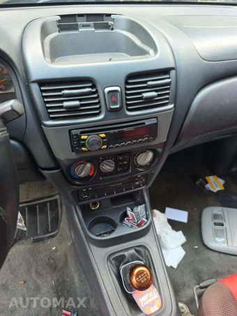 2002 Nissan Sentra SE-R Spec V - miniatura 10