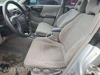 2002 Subaru Forester L - miniatura 3