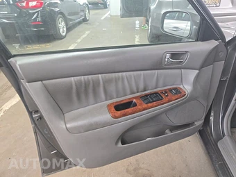 2002 Toyota Camry SE – miniatura 9