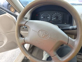 2002 Toyota Corolla CE – miniatura 10