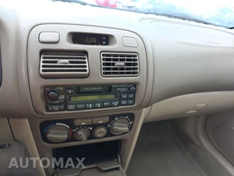 2002 Toyota Corolla CE – miniatura 11