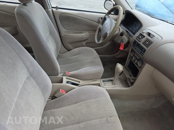 2002 Toyota Corolla CE – miniatura 8