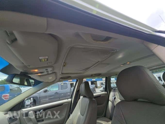 2002 Volvo V70 XC w/Moonroof – miniatura 11