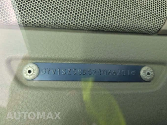 2002 Volvo V70 XC w/Moonroof – miniatura 5