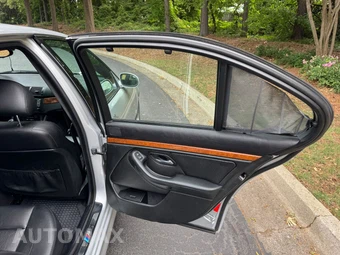2003 BMW M5 Sedan - miniatura 33
