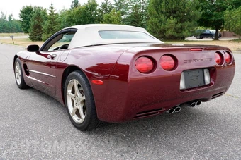 2003 Chevrolet Corvette Convertible - miniatura 4