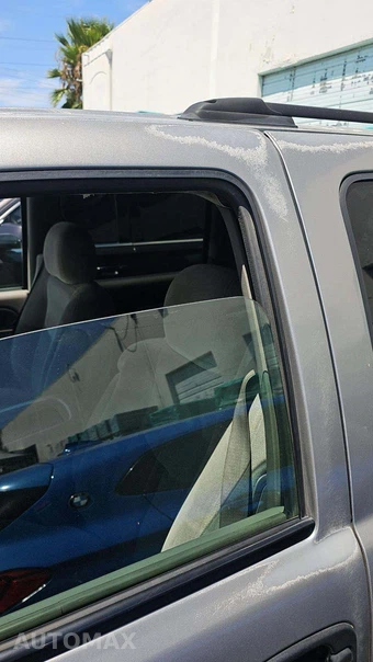 2003 Chevrolet Suburban 1500 LS – miniatura 27