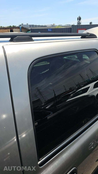 2003 Chevrolet Suburban 1500 LS – miniatura 31