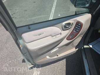 2003 Chrysler Town & Country Limited 119.3" WB – miniatura 9