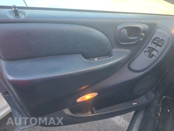 2003 Chrysler Town & Country LXi 119.3" WB – miniatura 9