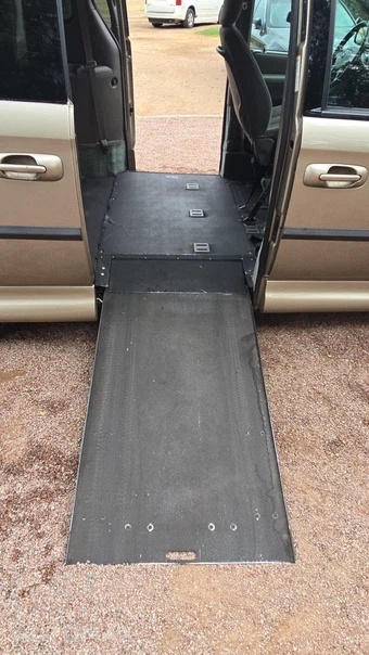 2003 Dodge Grand Caravan Sport Minivan 119.3" WB - miniatura 33