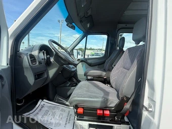 2003 Dodge Sprinter 2500 Cargo Van Standard Roof 140.0" WB - miniatura 11