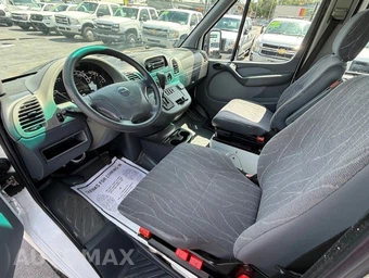 2003 Dodge Sprinter 2500 Wagon High Roof 140.0" WB - miniatura 10
