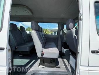 2003 Dodge Sprinter 2500 Wagon High Roof 140.0" WB - miniatura 19