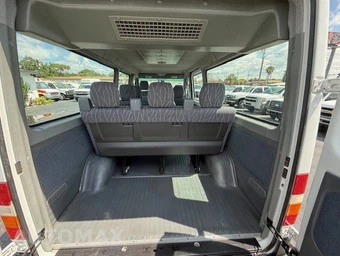 2003 Dodge Sprinter 2500 Wagon High Roof 140.0" WB - miniatura 22