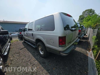 2003 Ford Excursion XLT – miniatura 2