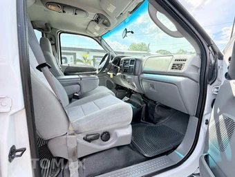 2003 Ford Excursion XLT - miniatura 19