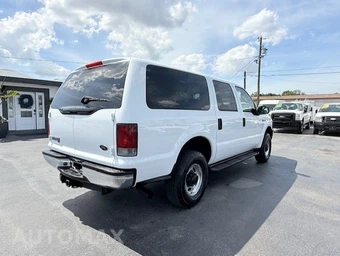 2003 Ford Excursion XLT - miniatura 5