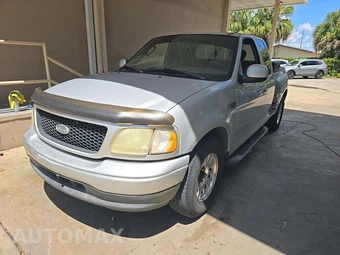2003 Ford F-150 XL Extended Cab Medium Bed w/Rear Doors