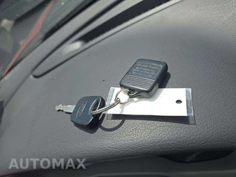2003 Ford Mustang Standard Coupe - miniatura 8
