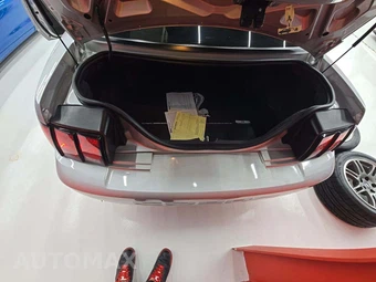 2003 Ford Mustang SVT Cobra 10th Anniversary Coupe – miniatura 14