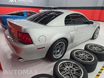 2003 Ford Mustang SVT Cobra 10th Anniversary Coupe – miniatura 3