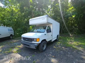 2003 Ford Super Duty E-350 Cutaway