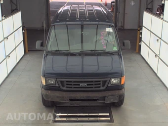 2003 Ford Super Duty E-350 Recreational Van 138.0" WB - miniatura 2