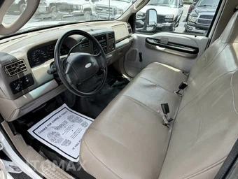 2003 Ford Super Duty F-350 Cab Chassis XL Regular Cab DRW - miniatura 10