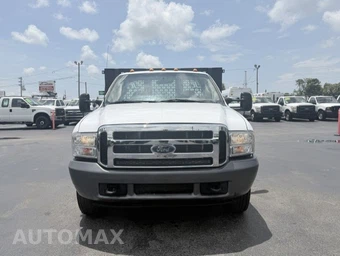 2003 Ford Super Duty F-350 Cab Chassis XL Regular Cab DRW - miniatura 2