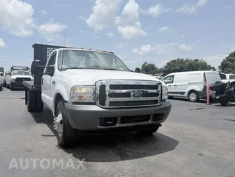 2003 Ford Super Duty F-350 Cab Chassis XL Regular Cab DRW - miniatura 3
