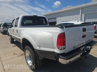 2003 Ford Super Duty F-350 XLT Crew Cab Medium Bed DRW – miniatura 6