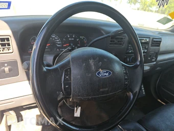 2003 Ford Super Duty F-550 Cab Chassis XL Regular Cab DRW – miniatura 10